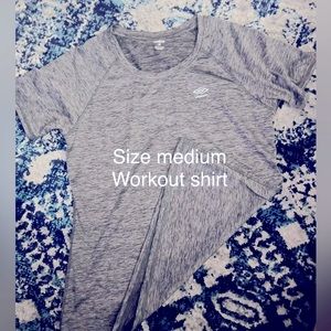 Umbro Size Medium women’s workout shirt sweat resistant color gray no holes